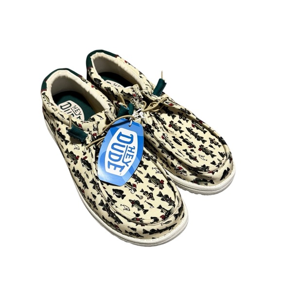 NEW Hey Dude Mens Wally Fish Lure Merry Fishmas Shoes Natural Size 15 Christmas - Picture 1 of 6